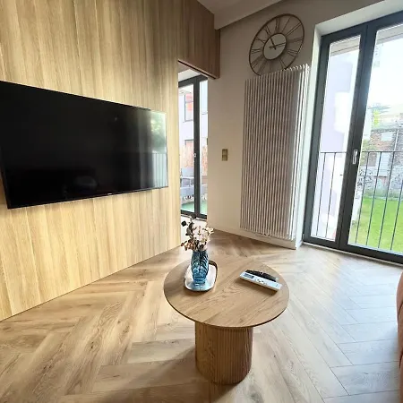 New Flat In Modern Building アパート